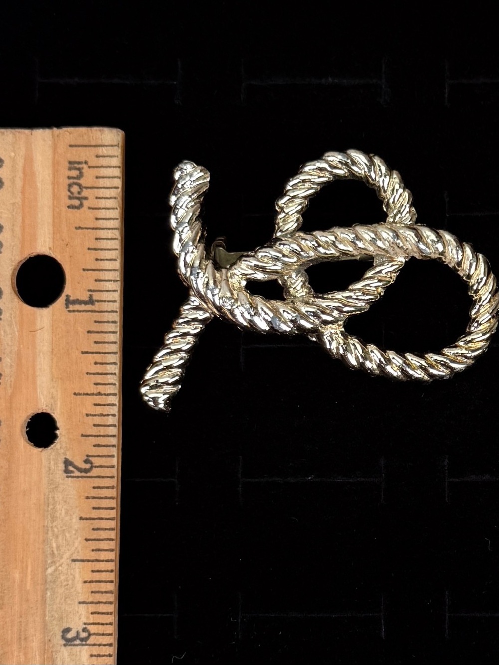 Light Goldish Rope Knot Brooch Pin - Picture 3 of 6
